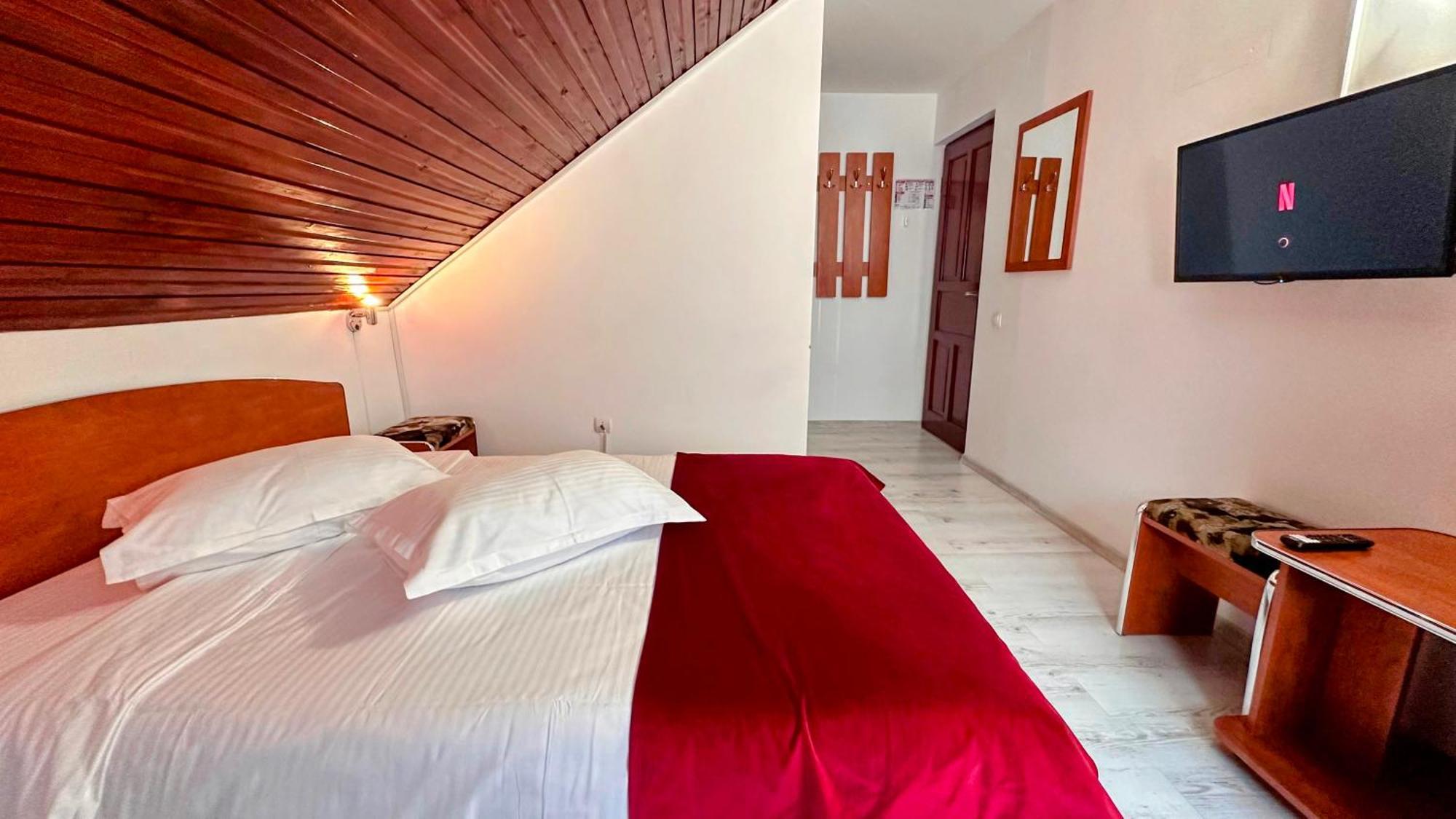 Valea Alba View - Self Check-In Hotel Busteni Bagian luar foto