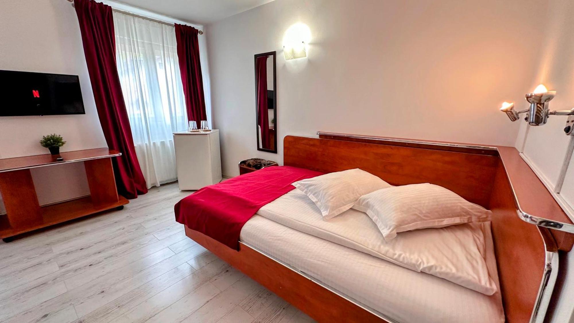 Valea Alba View - Self Check-In Hotel Busteni Bagian luar foto