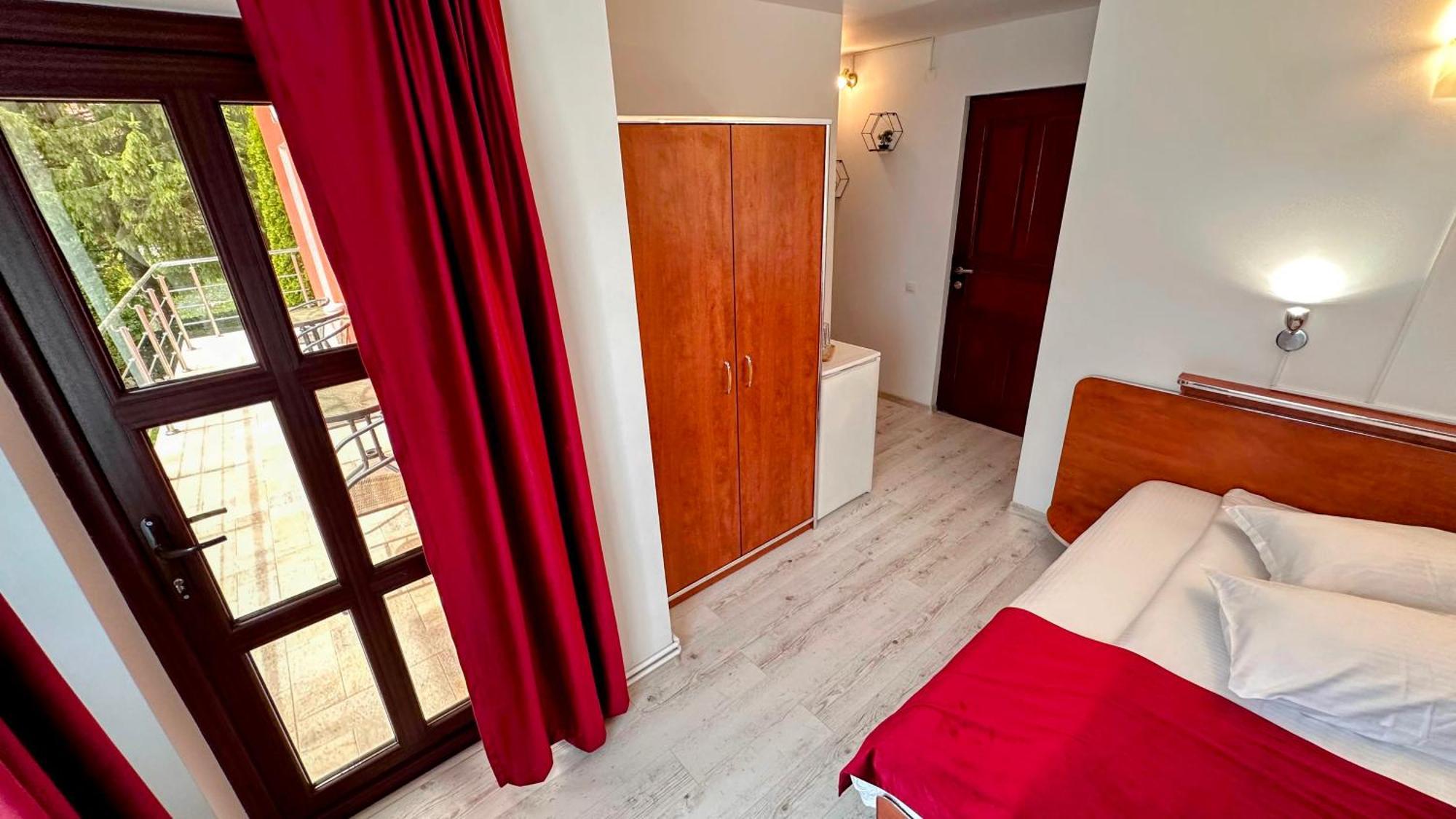 Valea Alba View - Self Check-In Hotel Busteni Bagian luar foto