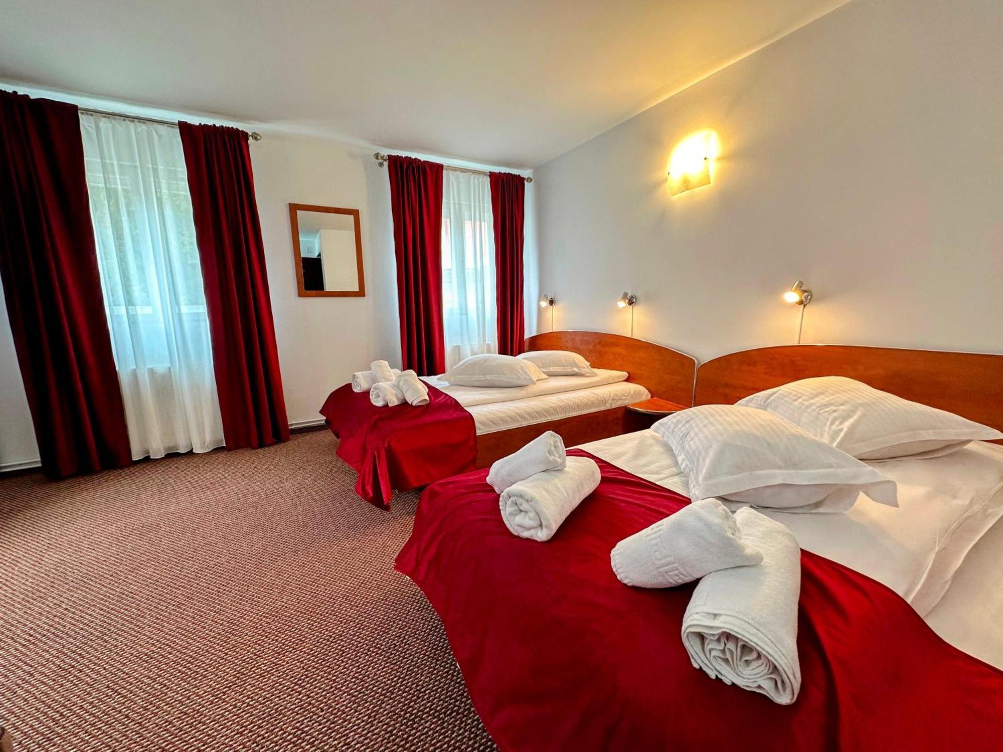 Valea Alba View - Self Check-In Hotel Busteni Bagian luar foto